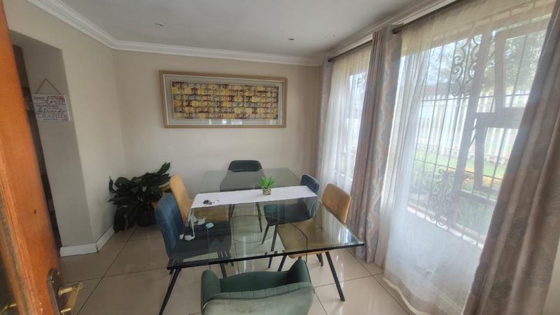 5 Bedroom Property for Sale in Florida Gauteng