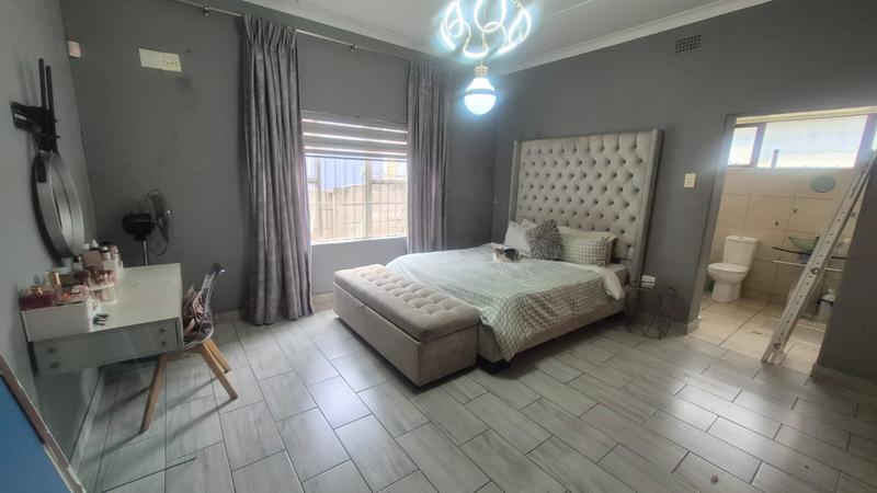 5 Bedroom Property for Sale in Florida Gauteng