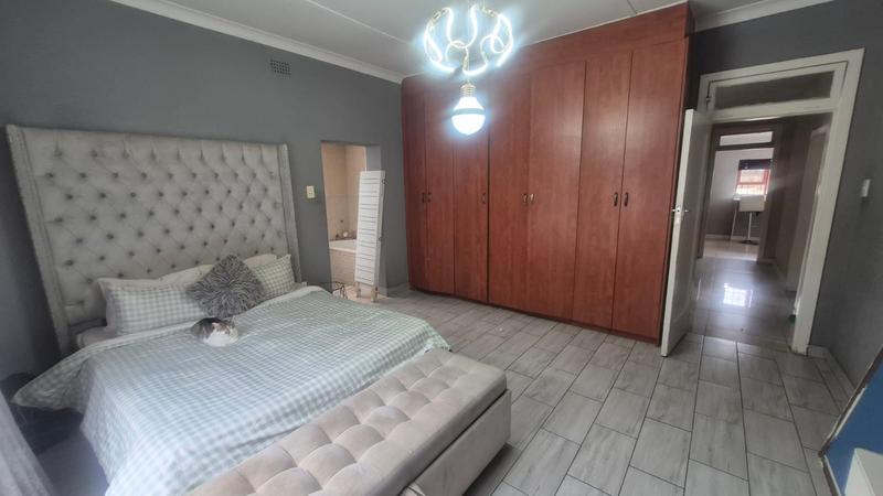 5 Bedroom Property for Sale in Florida Gauteng