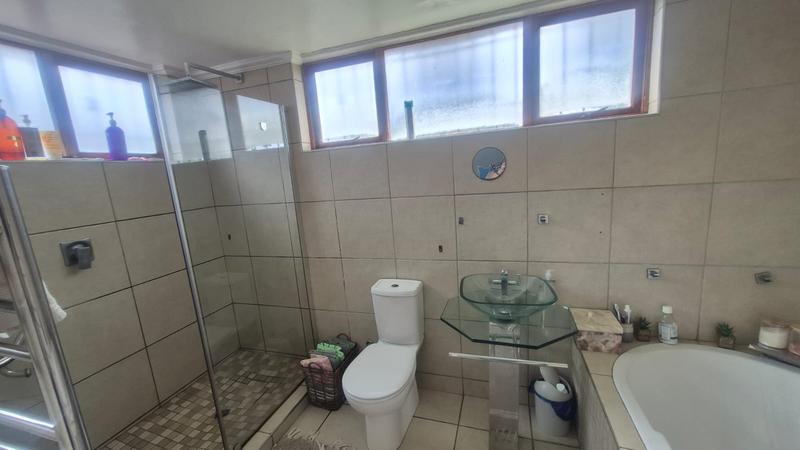 5 Bedroom Property for Sale in Florida Gauteng