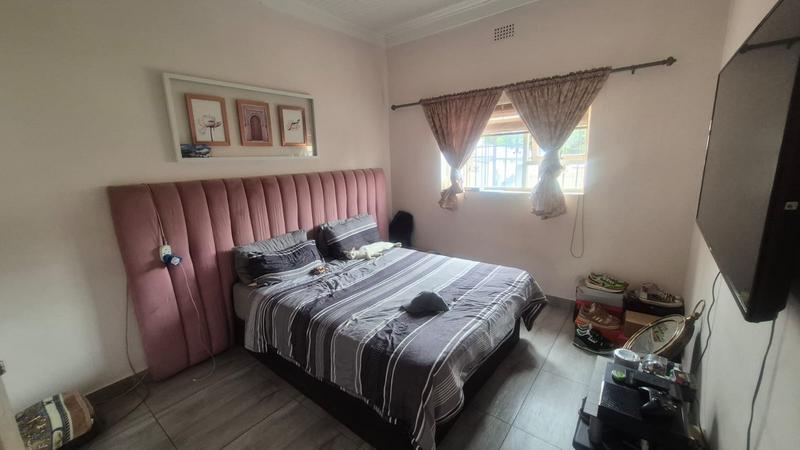 5 Bedroom Property for Sale in Florida Gauteng