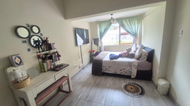 5 Bedroom Property for Sale in Florida Gauteng