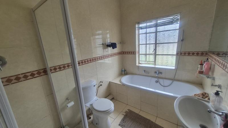 5 Bedroom Property for Sale in Florida Gauteng