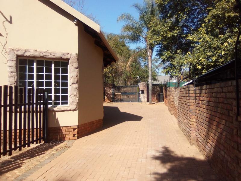 4 Bedroom Property for Sale in Rooihuiskraal Gauteng