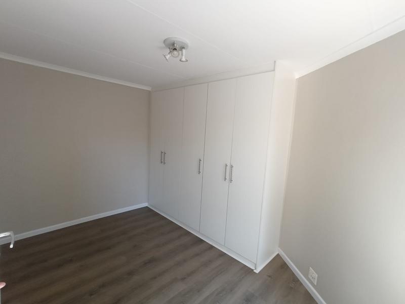 4 Bedroom Property for Sale in Rooihuiskraal Gauteng