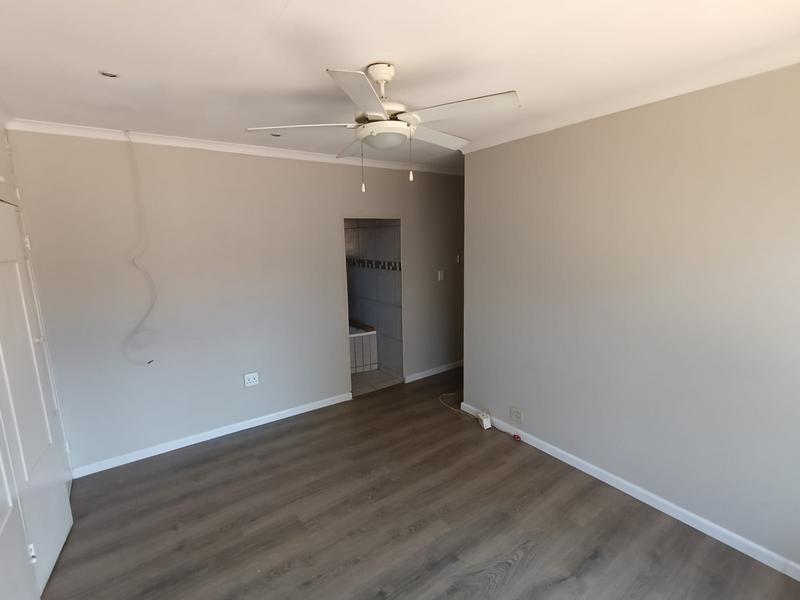 4 Bedroom Property for Sale in Rooihuiskraal Gauteng