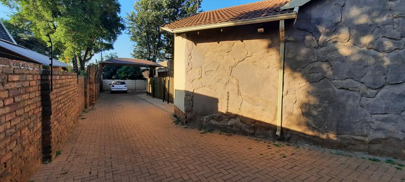 4 Bedroom Property for Sale in Rooihuiskraal Gauteng