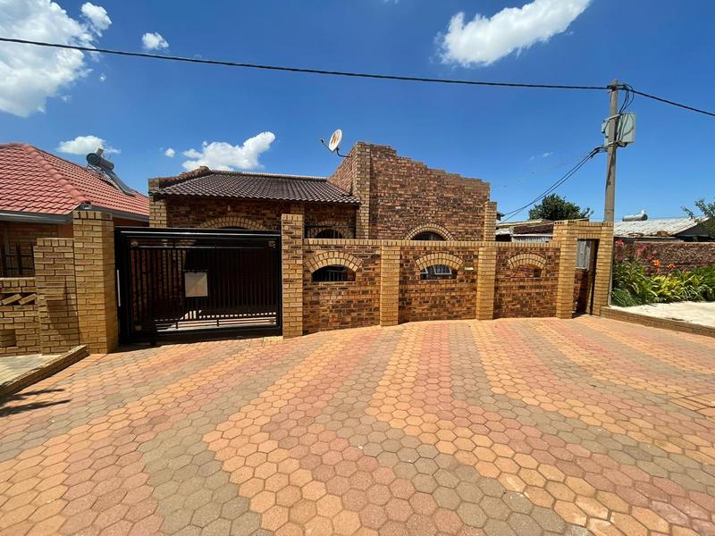 2 Bedroom Property for Sale in Tshepisong Gauteng