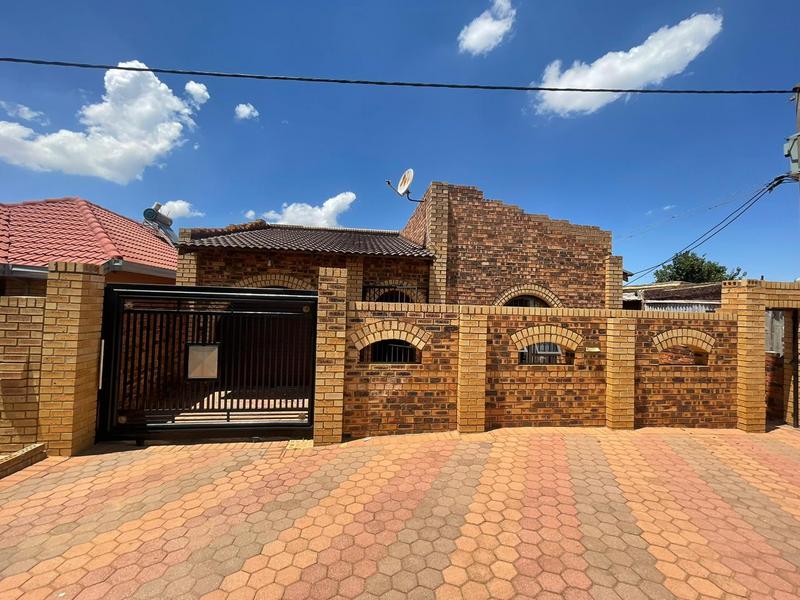 2 Bedroom Property for Sale in Tshepisong Gauteng