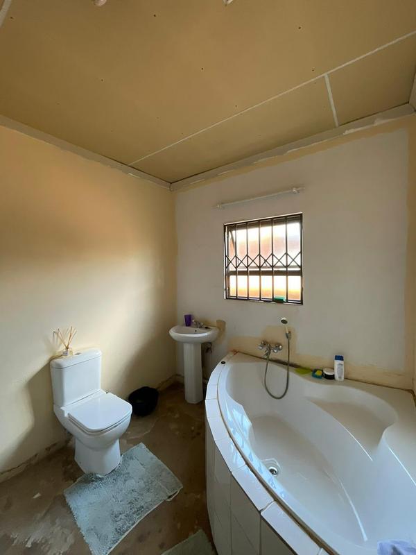 2 Bedroom Property for Sale in Tshepisong Gauteng
