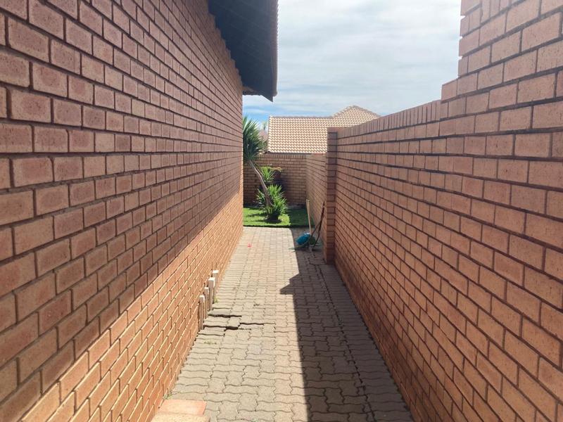 To Let 3 Bedroom Property for Rent in Hazeldean Gauteng