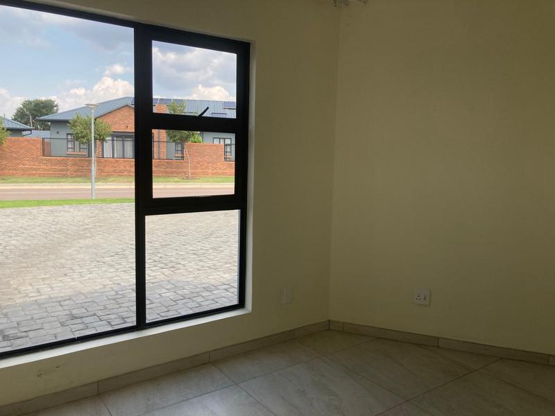 5 Bedroom Property for Sale in Six Fountains Residential Estate Gauteng