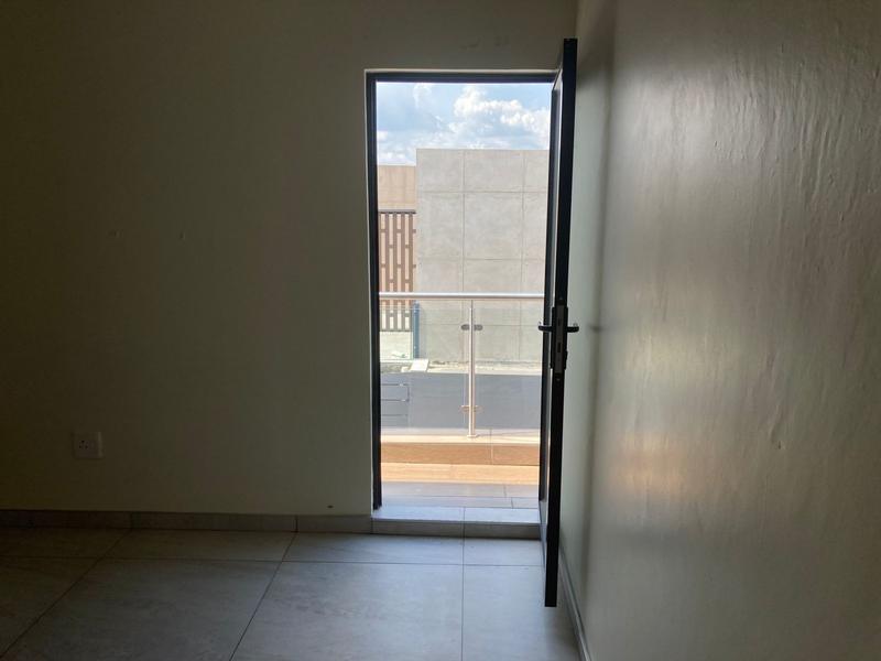 5 Bedroom Property for Sale in Six Fountains Residential Estate Gauteng