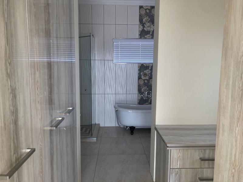 5 Bedroom Property for Sale in Six Fountains Residential Estate Gauteng