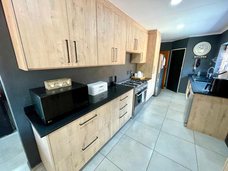 3 Bedroom Property for Sale in Noordheuwel Gauteng