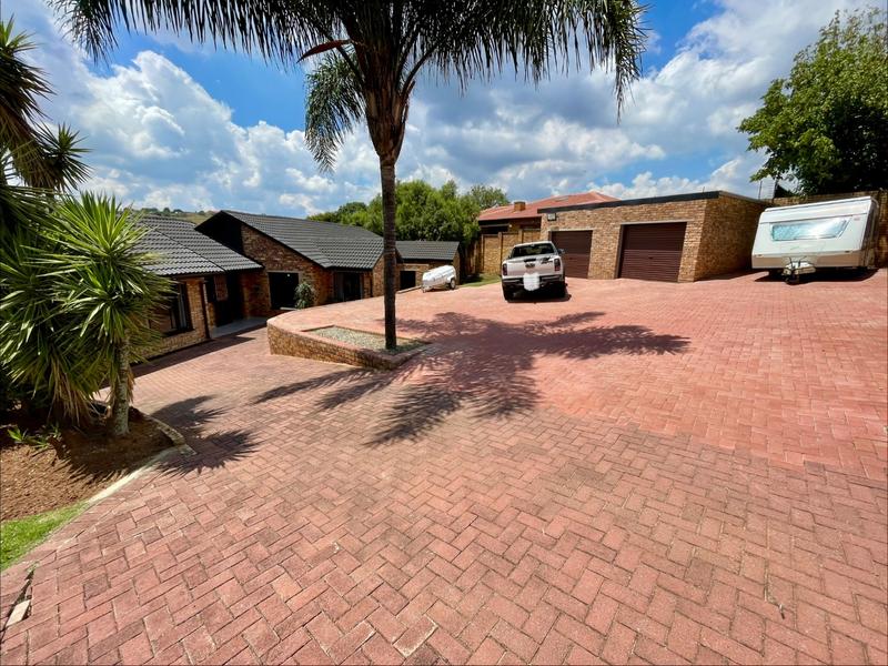 3 Bedroom Property for Sale in Noordheuwel Gauteng
