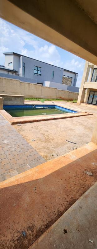 5 Bedroom Property for Sale in Serengeti Lifestyle Estate Gauteng