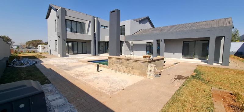 5 Bedroom Property for Sale in Serengeti Lifestyle Estate Gauteng