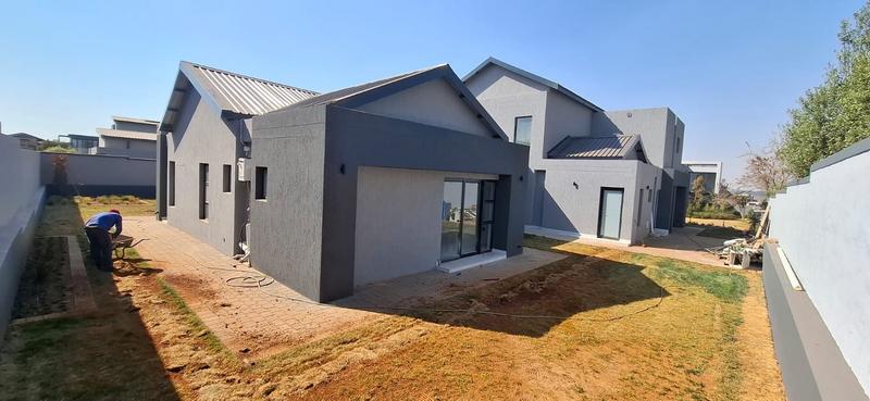 5 Bedroom Property for Sale in Serengeti Lifestyle Estate Gauteng