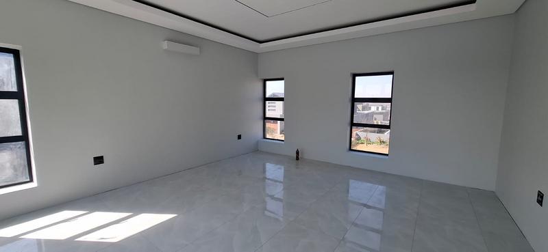 5 Bedroom Property for Sale in Serengeti Lifestyle Estate Gauteng