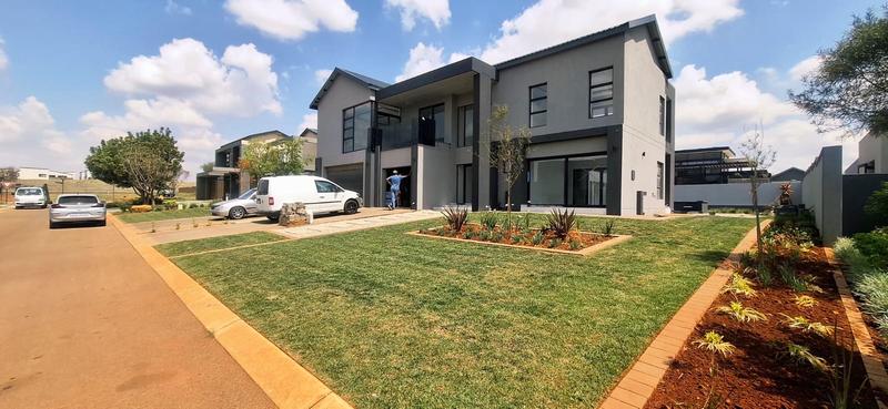 5 Bedroom Property for Sale in Serengeti Lifestyle Estate Gauteng