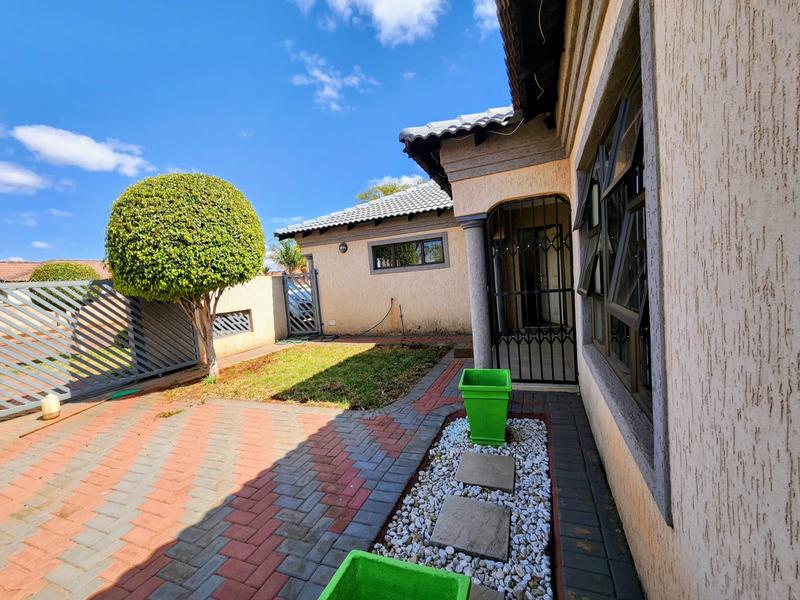 To Let 3 Bedroom Property for Rent in The Orchards Gauteng