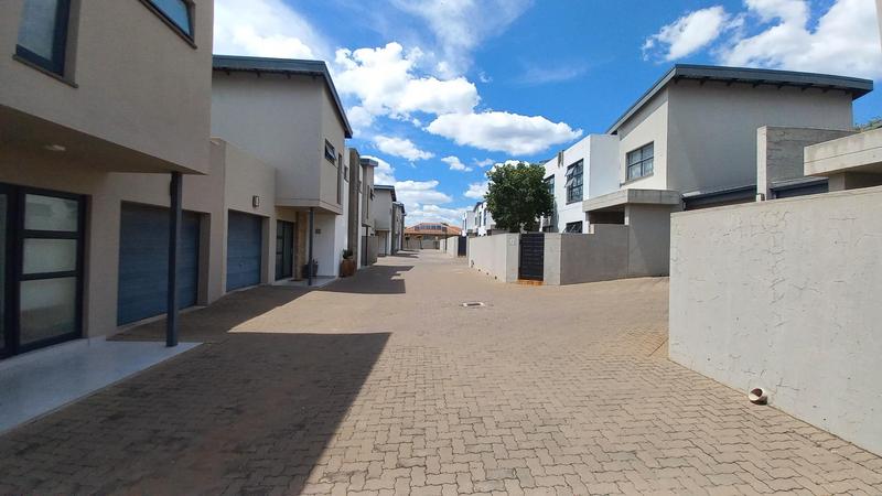 2 Bedroom Property for Sale in Equestria Gauteng