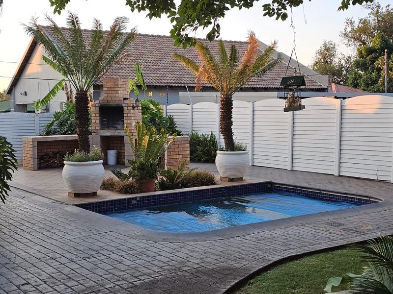 5 Bedroom Property for Sale in Valhalla Gauteng