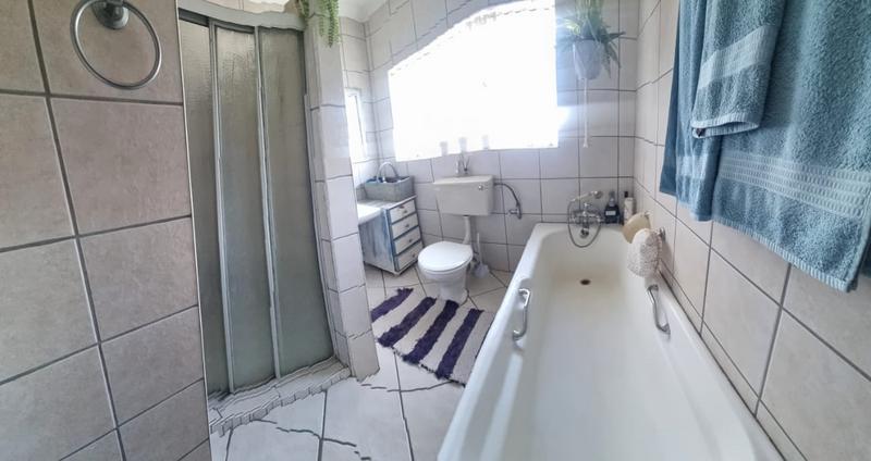 5 Bedroom Property for Sale in Valhalla Gauteng