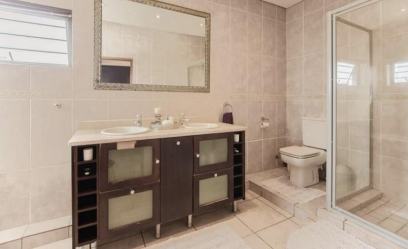 5 Bedroom Property for Sale in Dowerglen Gauteng