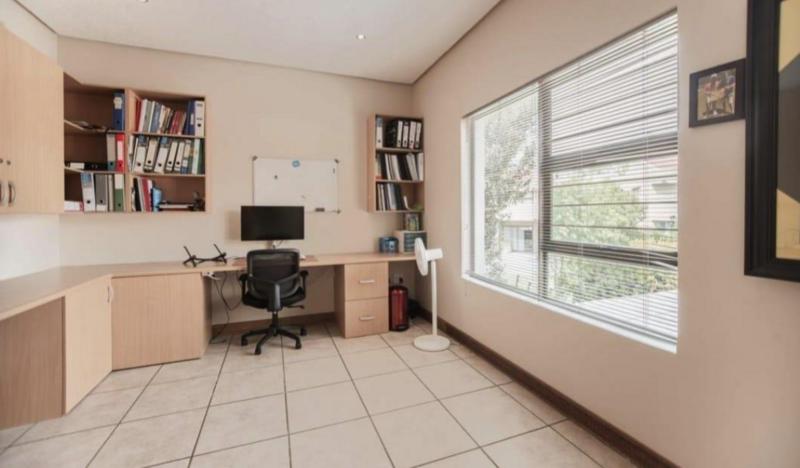 5 Bedroom Property for Sale in Dowerglen Gauteng