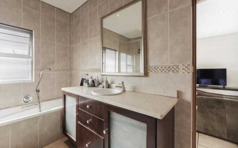 5 Bedroom Property for Sale in Dowerglen Gauteng