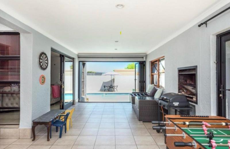 5 Bedroom Property for Sale in Dowerglen Gauteng