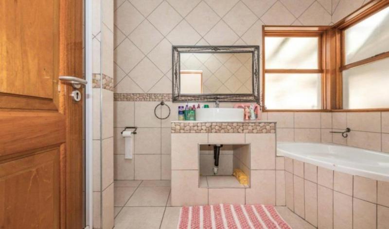 5 Bedroom Property for Sale in Dowerglen Gauteng