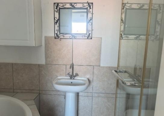 2 Bedroom Property for Sale in Sunnyrock Gauteng