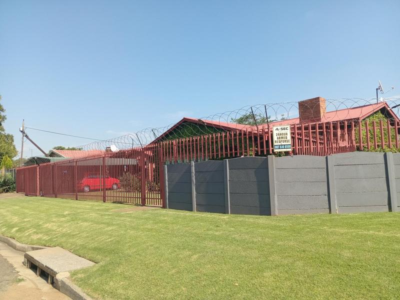 3 Bedroom Property for Sale in Vanderbijlpark CW 4 Gauteng