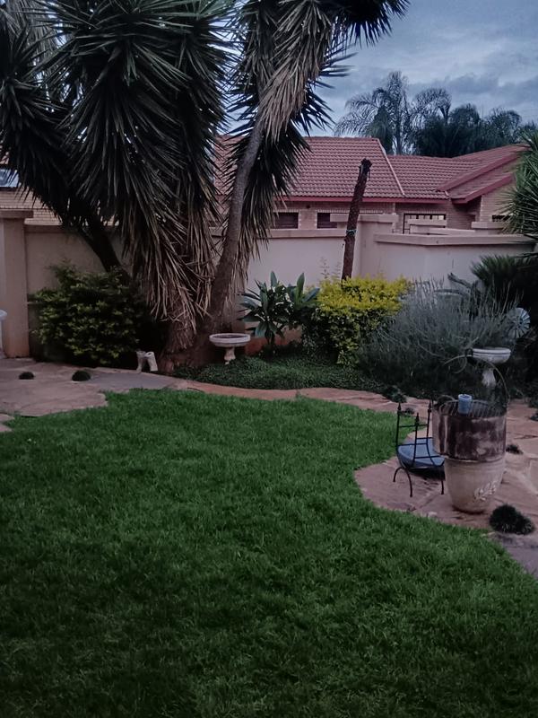 To Let 3 Bedroom Property for Rent in Eldoraigne Gauteng