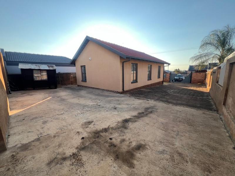 3 Bedroom Property for Sale in Morula View Gauteng