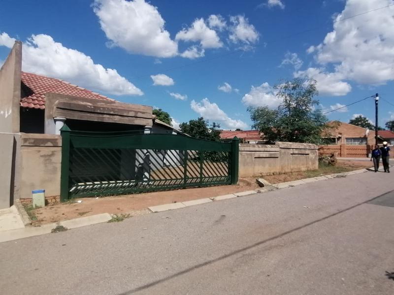 2 Bedroom Property for Sale in Soshanguve GG Gauteng