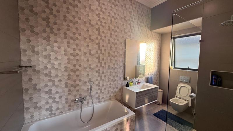 4 Bedroom Property for Sale in Copperleaf Estate Gauteng