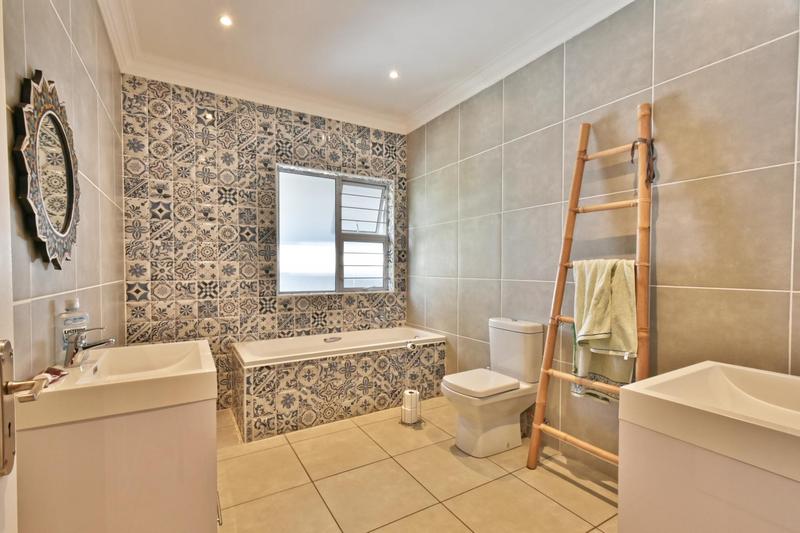 6 Bedroom Property for Sale in Emmarentia Gauteng