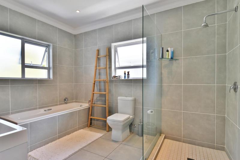 6 Bedroom Property for Sale in Emmarentia Gauteng