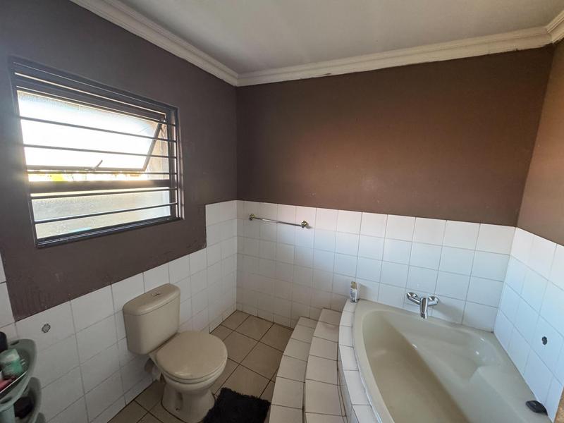 3 Bedroom Property for Sale in Mondeor Gauteng