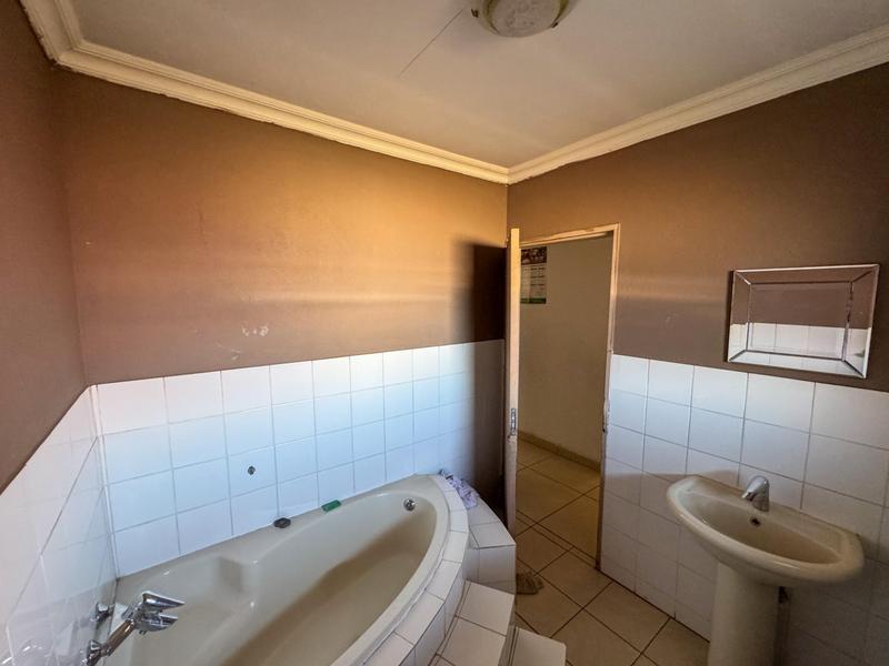 3 Bedroom Property for Sale in Mondeor Gauteng