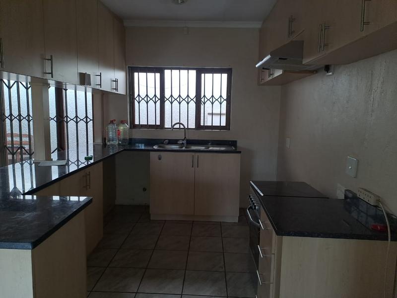 To Let 2 Bedroom Property for Rent in Brackenhurst Gauteng