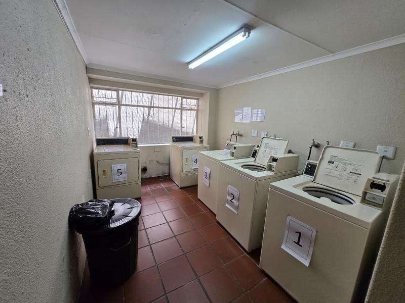 To Let 1 Bedroom Property for Rent in Melville Gauteng