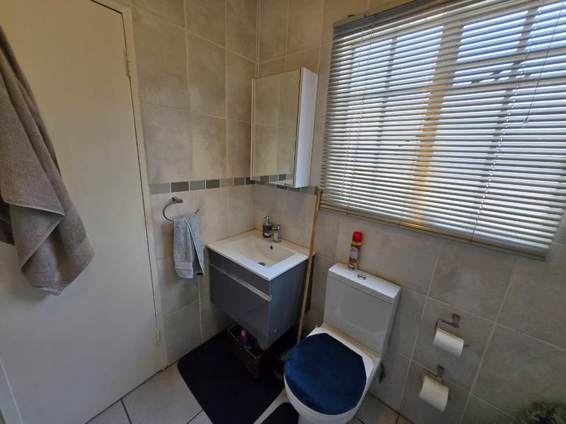 To Let 1 Bedroom Property for Rent in Magaliessig Gauteng