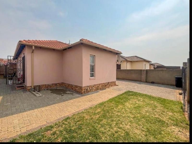 3 Bedroom Property for Sale in Crystal Park Gauteng