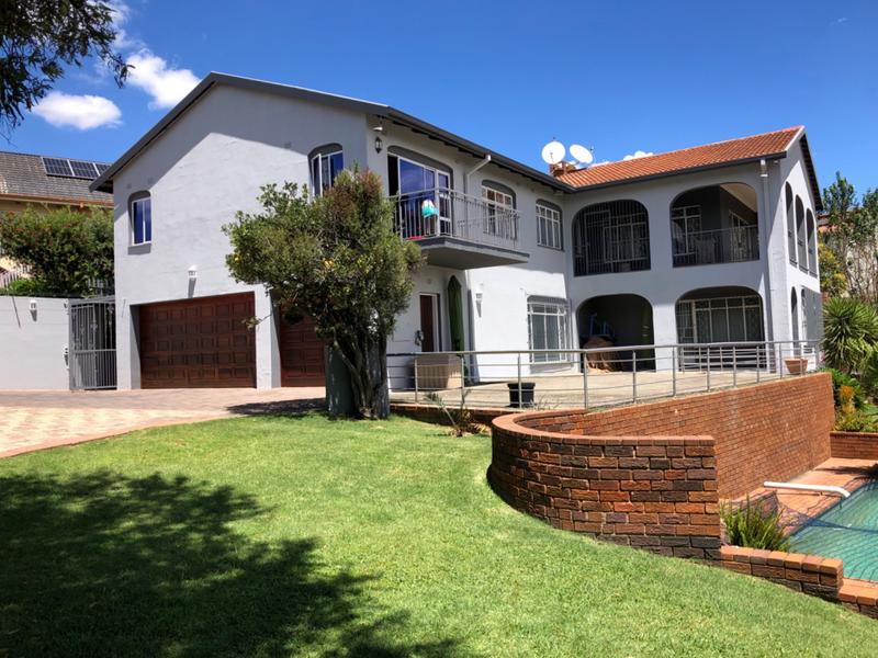 5 Bedroom Property for Sale in Glenvista Gauteng