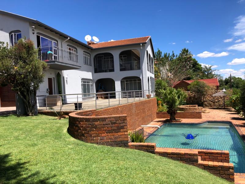 5 Bedroom Property for Sale in Glenvista Gauteng